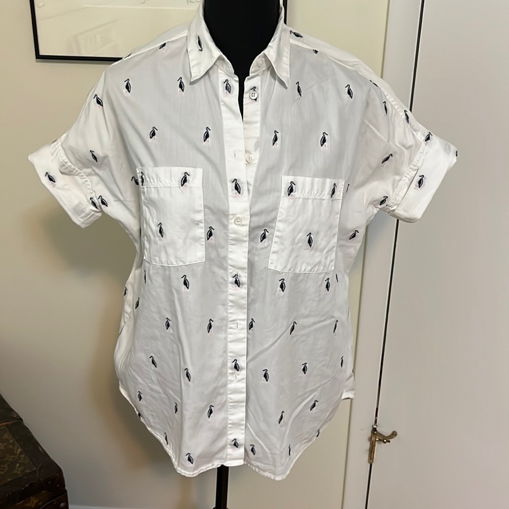 Madewell cotton button down. Short roll sleeves. 2 chest pockets.